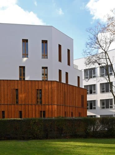 Une résidence étudiante née de la transformation d’un immeuble de bureaux, rue du colonel Pierre Avia (15e)
