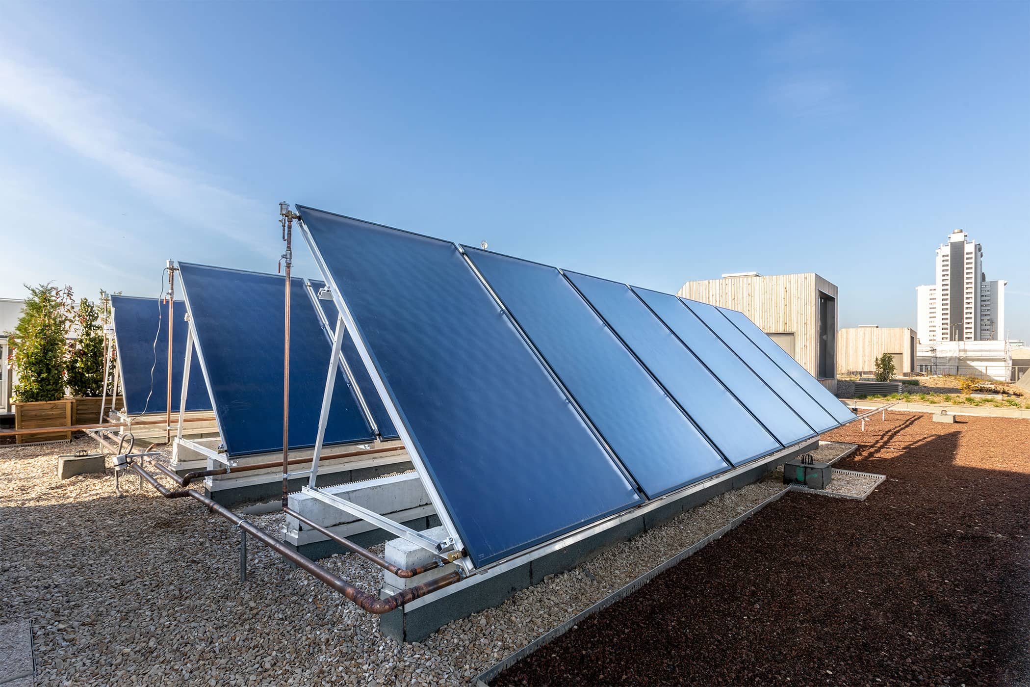 La sobriété énergétique : une ambition globale 3 Panneaux-photovoltaiques-paris-15 (1)