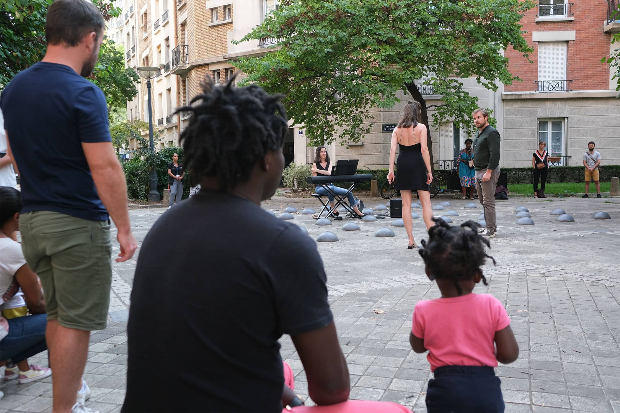 Opéra lyrique pour tous sous les fenêtres de deux résidences (20e) 2 opera-deconfine-3 (1)
