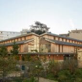 Le pôle petite enfance des Périchaux, situé dans le 15e arrondissement de Paris, s’est vu décerner le Prix national de la construction bois 2025