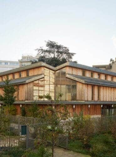 Le pôle petite enfance des Périchaux, situé dans le 15e arrondissement de Paris, s’est vu décerner le Prix national de la construction bois 2025